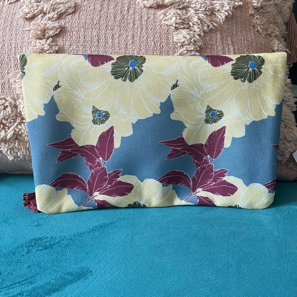 NWOT Rachel Pally Reversible Floral and Leather Clutch - Picture 3 of 5